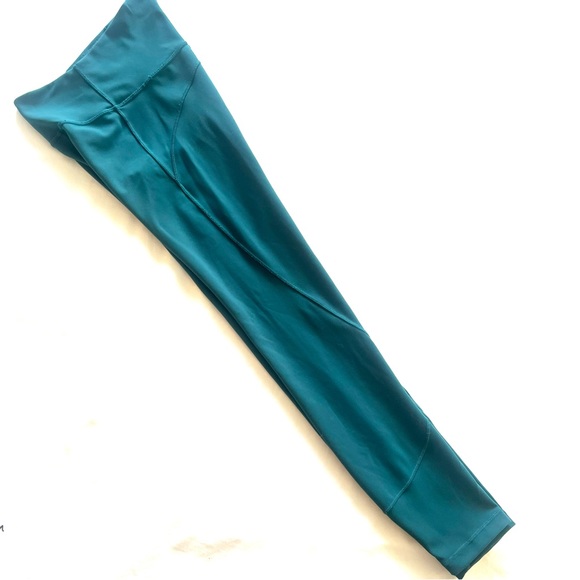 Lululemon leggings Size 2 VGUC In Movement Bermuda Teal Everlux 25” - Picture 2 of 4